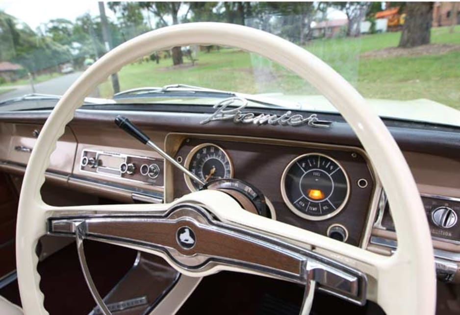 Hr holden steering wheel hot sale