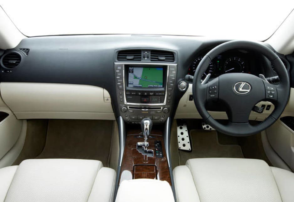 Lexus IS 250C Sports Luxury interior