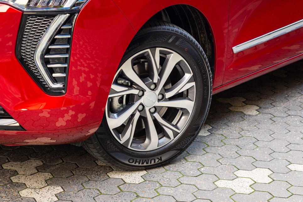 The Jolion comes standard with 17-inch alloy wheels. (Image: Tom White)