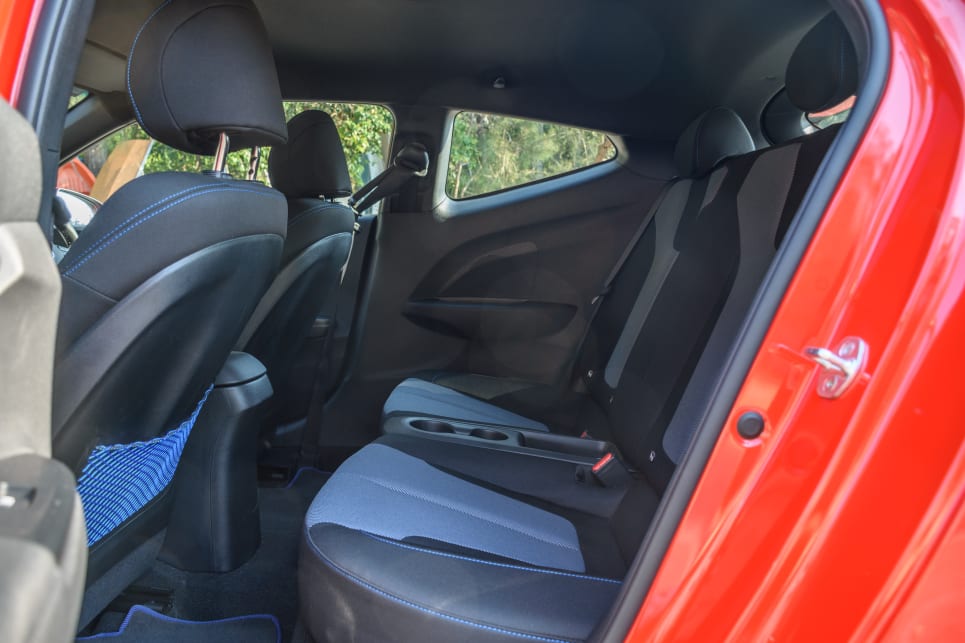  Every Veloster has two ISOFIX and top-tether child-seat mounting points on the rear two seats. 