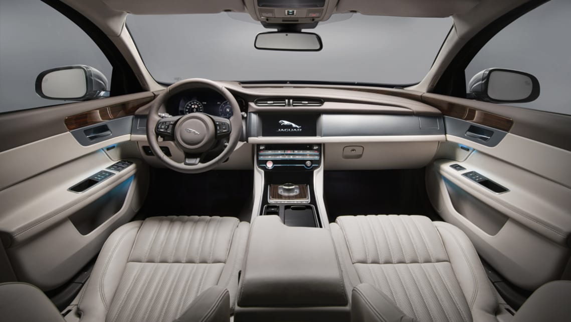 Jaguar XF Sportbrake 2017 revealed