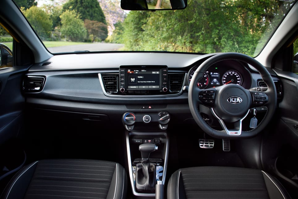 The steering wheel and multimedia system offer excellent ergonomics.