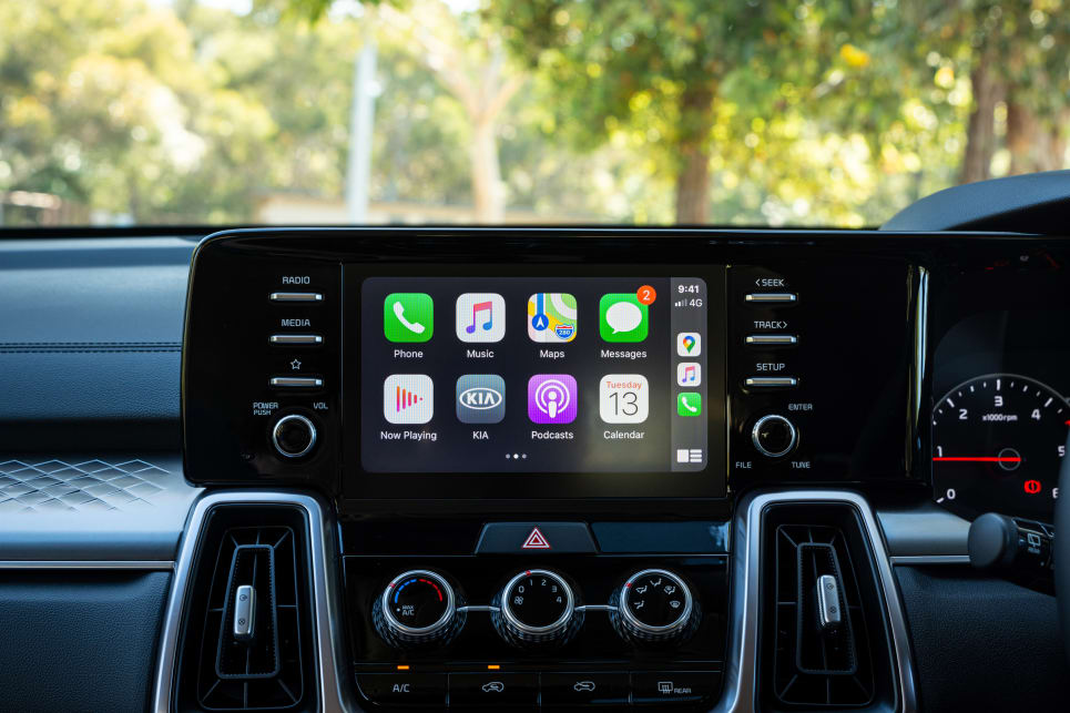 The base Sorento S includes an 8.0-inch multimedia touchscreen with wireless Apple CarPlay and Android Auto connectivity.