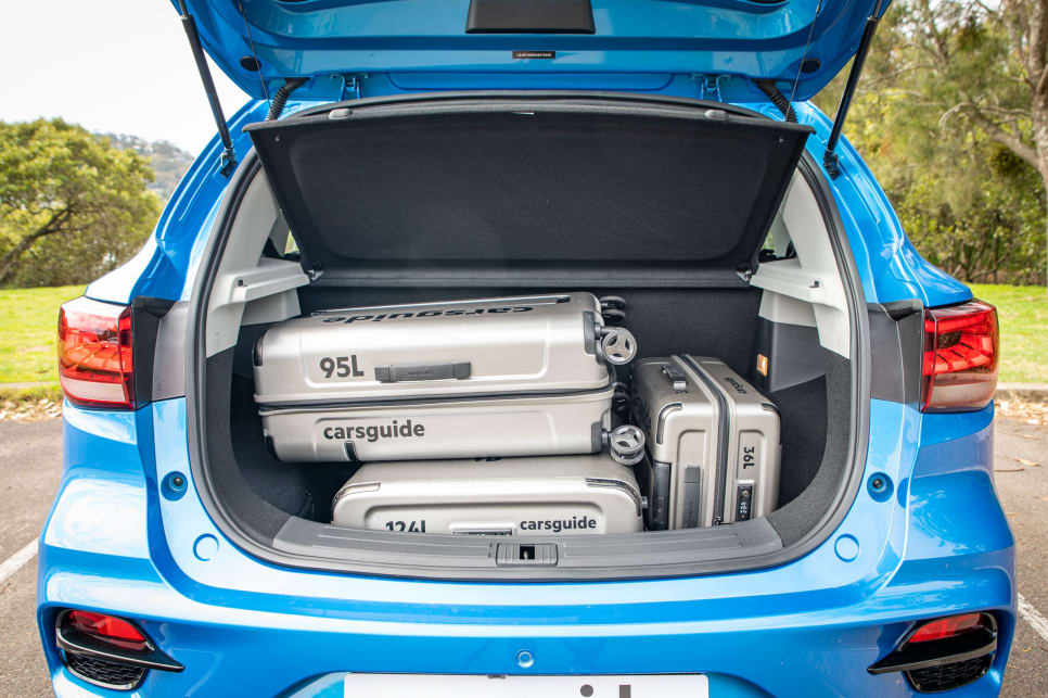 La capacité de chargement est suffisamment grande pour contenir l'ensemble complet de bagages CarsGuide.  (crédit image : Tom White)