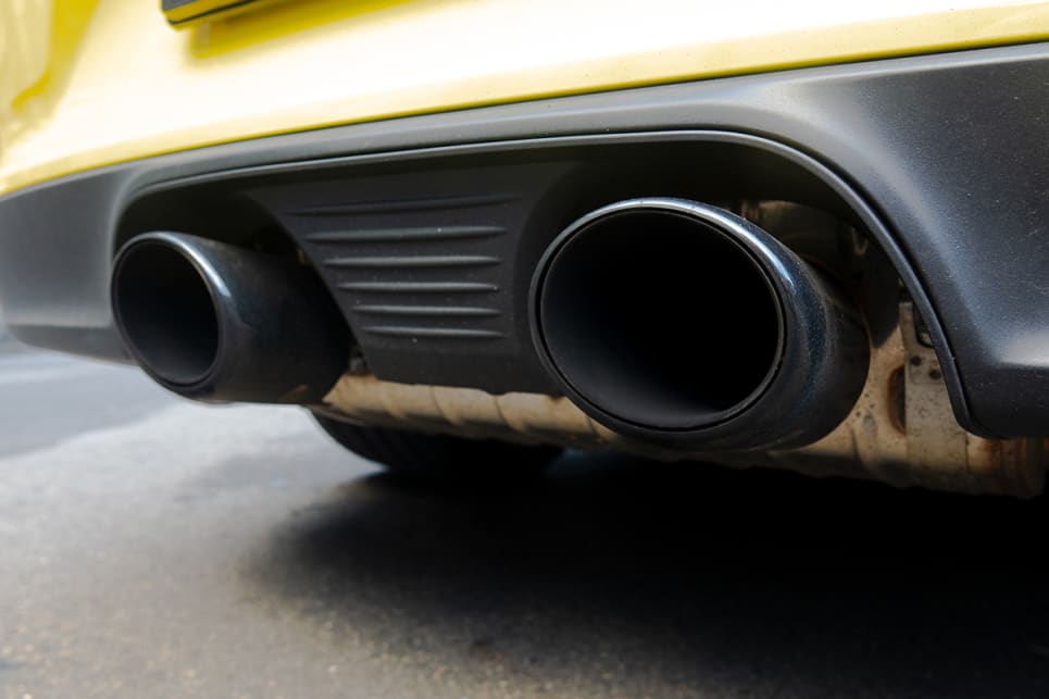 The Carrera T also scores the sports exhaust with centrally positioned outlets in black.