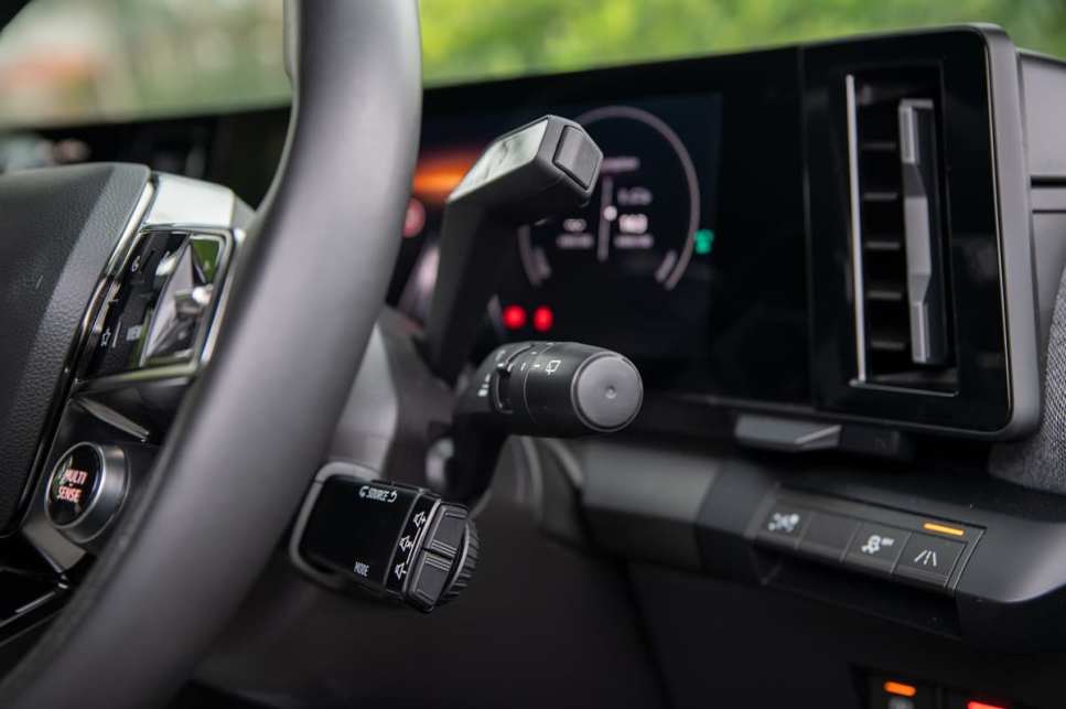 2025 Renault Megane E-Tech (image: Tom White)