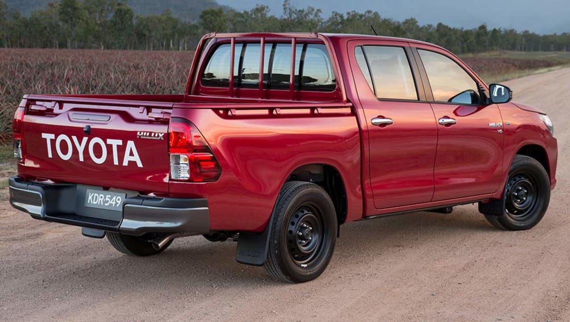 2015 Toyota HiLux SR dual-cab