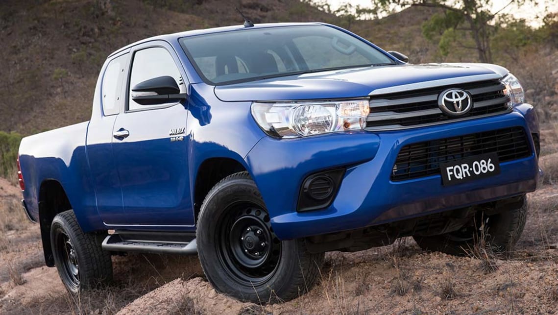 2015 Toyota HiLux SR extended-cab