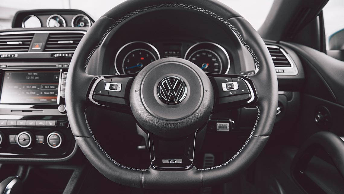 2015 Volkswagen Scirocco R flat-bottomed steering wheel