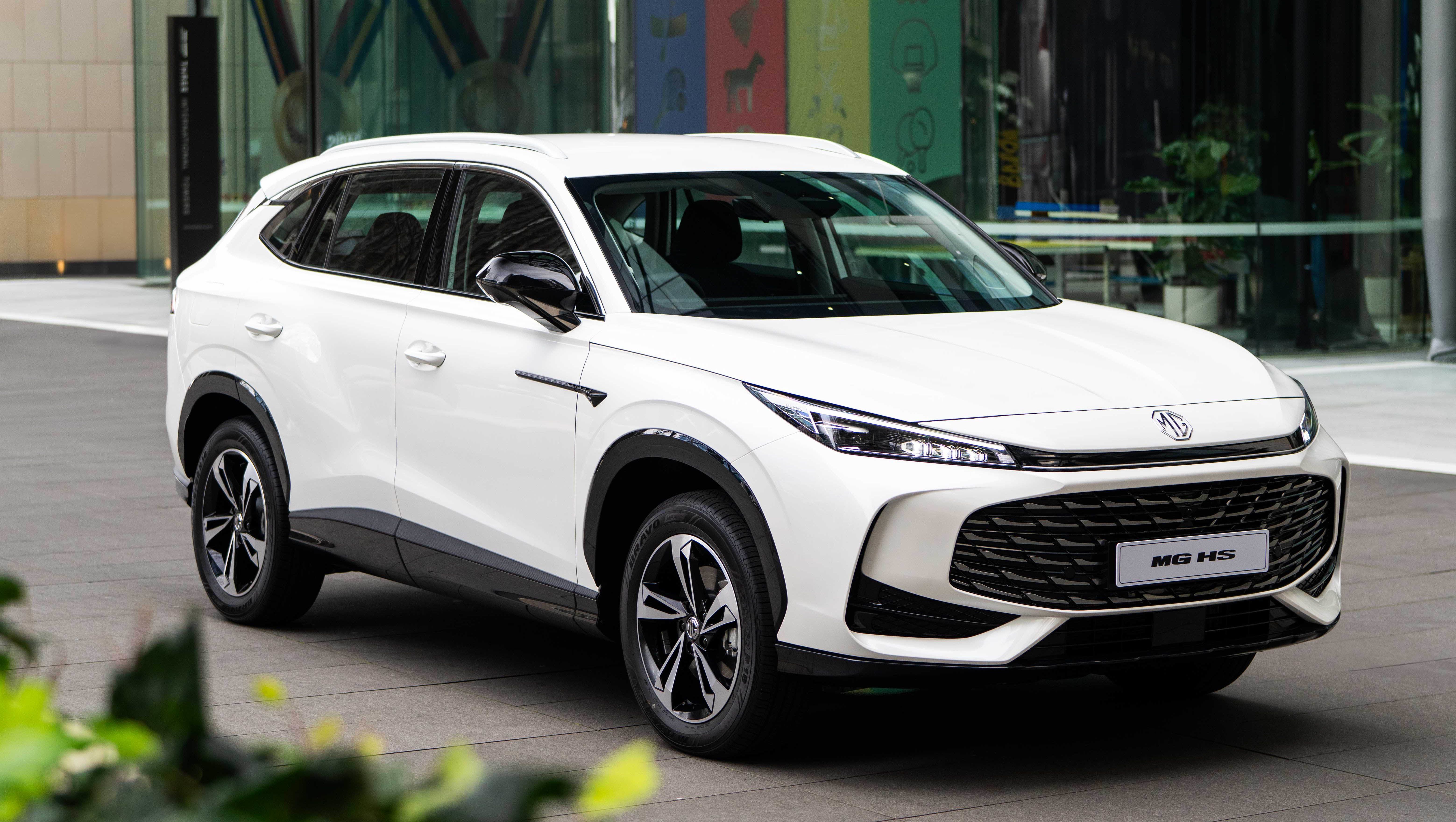 MG HS Essence 2025 review: snapshot – Top-spec version of all-new ...