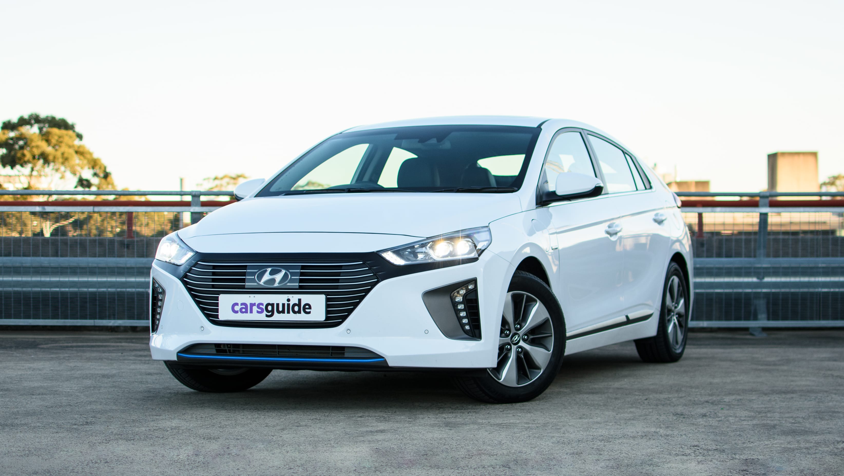 Hyundai ioniq online hybrid plugin