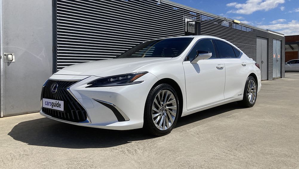 2021 lexus es 300h review deals