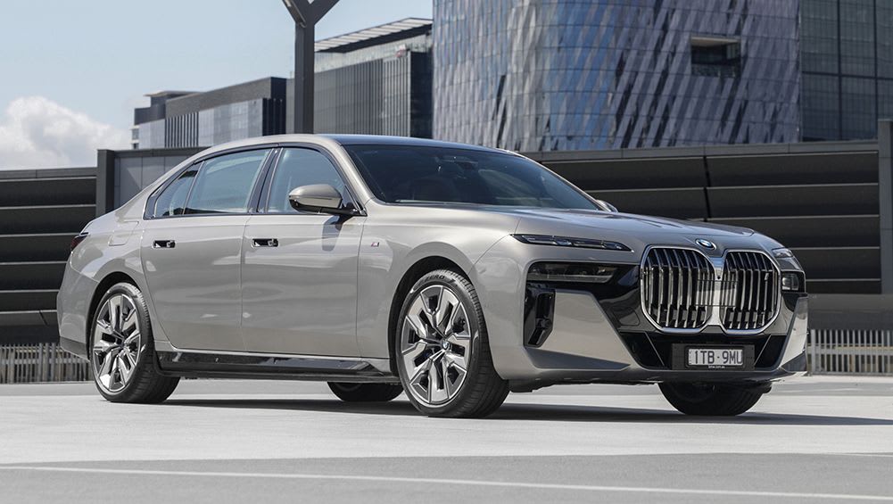 BMW i7 xDrive60 2023 review snapshot Newgen Mercedes EQS and Porsche Panamera rival CarsGuide