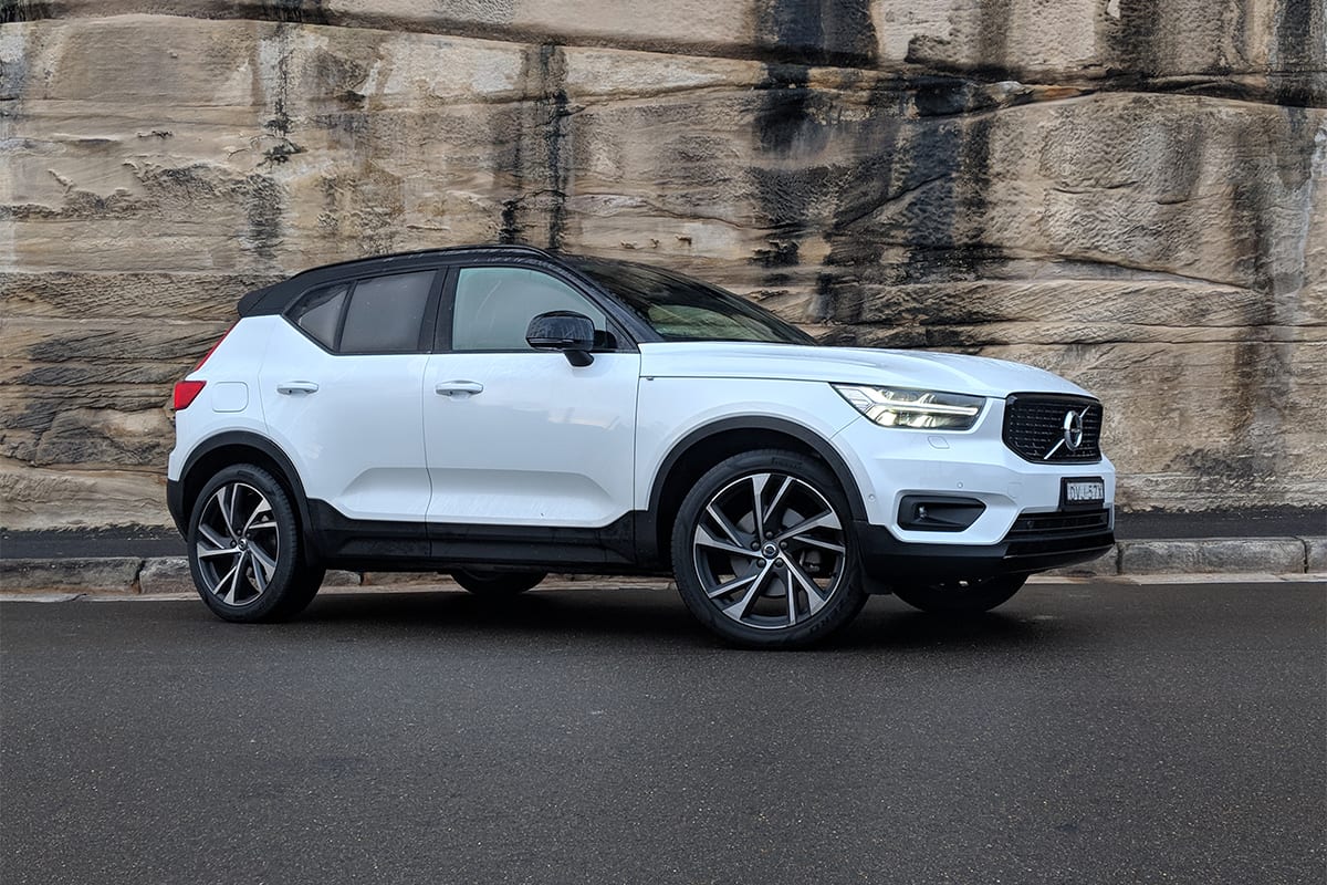 Volvo xc40 t5 clearance r design hybrid