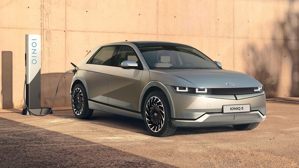 Electric online car voltage