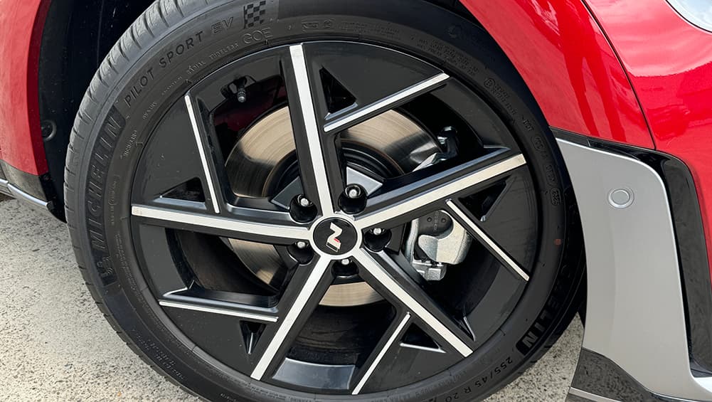 New 'dream battery' to revolutionise electric cars: Hyundai joins solid ...